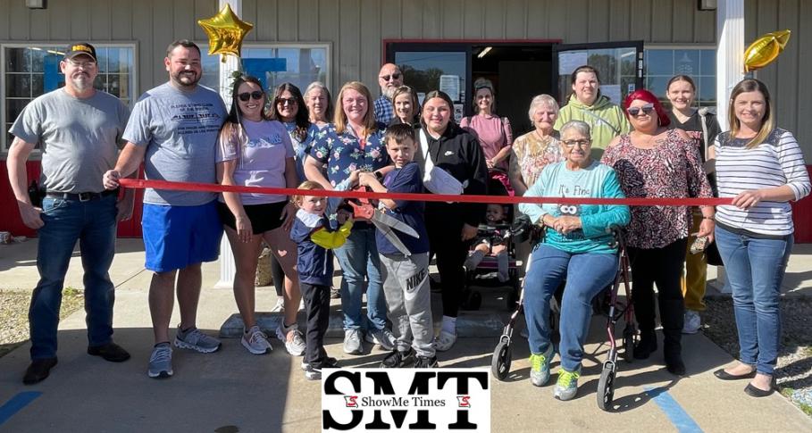Bloomfield Chamber Holds Ribbon Cutting for Country Pickins'