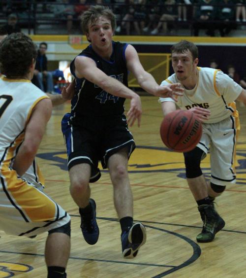 Doniphan Dominates Bernie in Basketball