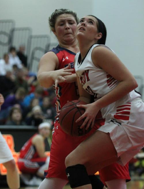 Lady Rebels Outpace Cats, Continue Their 43 Game Winning Streak