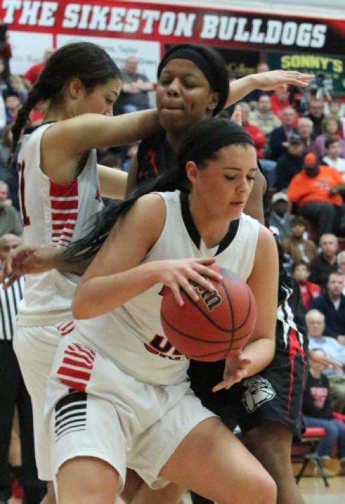 Lady Cats Earn 6th Straight District Title