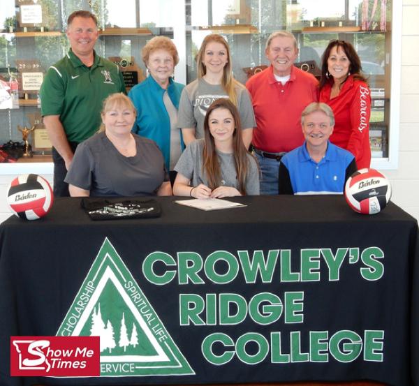 Brittany Brown Signs to Play Volleyball at Crowley's Ridge College
