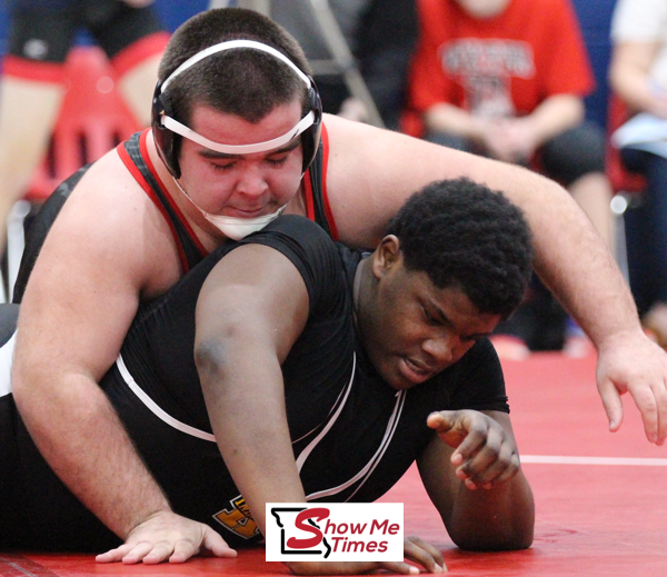 DHS Wrestling Team Beats Kennett at Park Hills