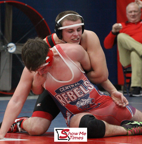 DHS Wrestling Team Defeated Park Hills on the Road
