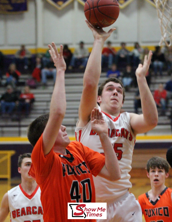 Dexter Cruises into SCAA Tournament Semifinals