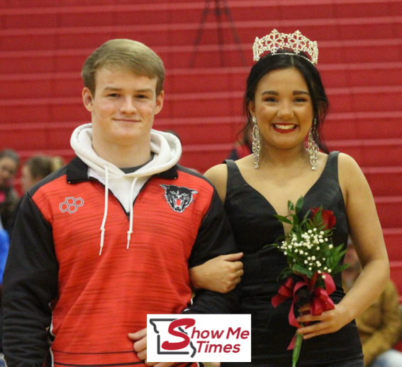 Crowning DHS Winter Homecoming Queen is 2018 Retiring Queen Kelby Hill