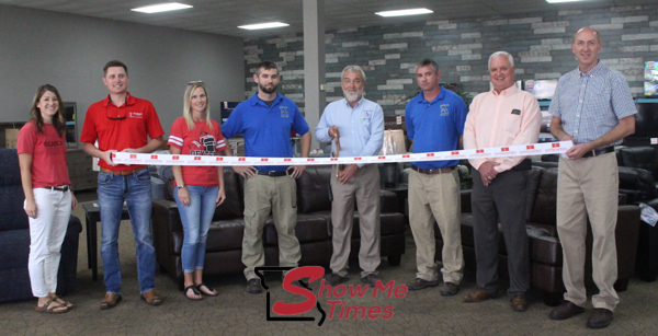 Show Me Rent-to-Own New Location Ribbon Cutting