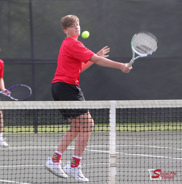 DHS Tennis Team Defeats Sikeston 5 - 4 on Wednesday