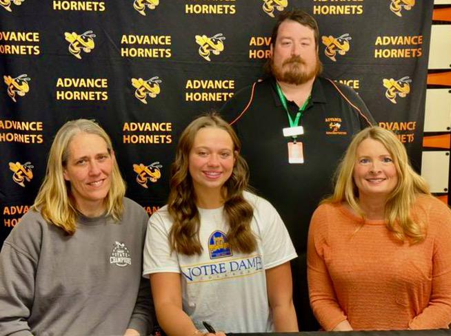 Lexi Hoffman Signs Letter of Intent to Play Volleyball