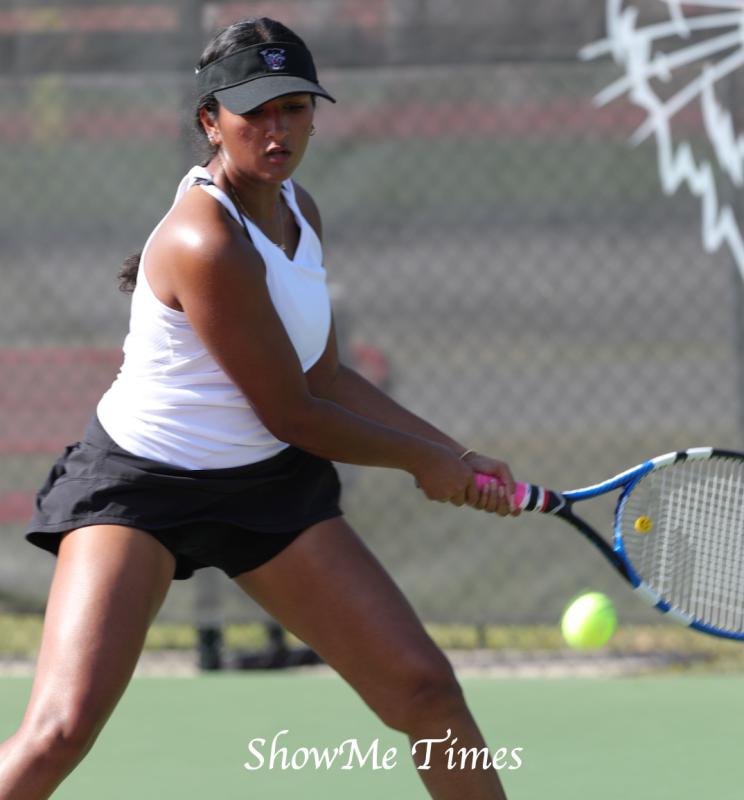 Farmington Edges Lady 'Cats Tennis 5-4