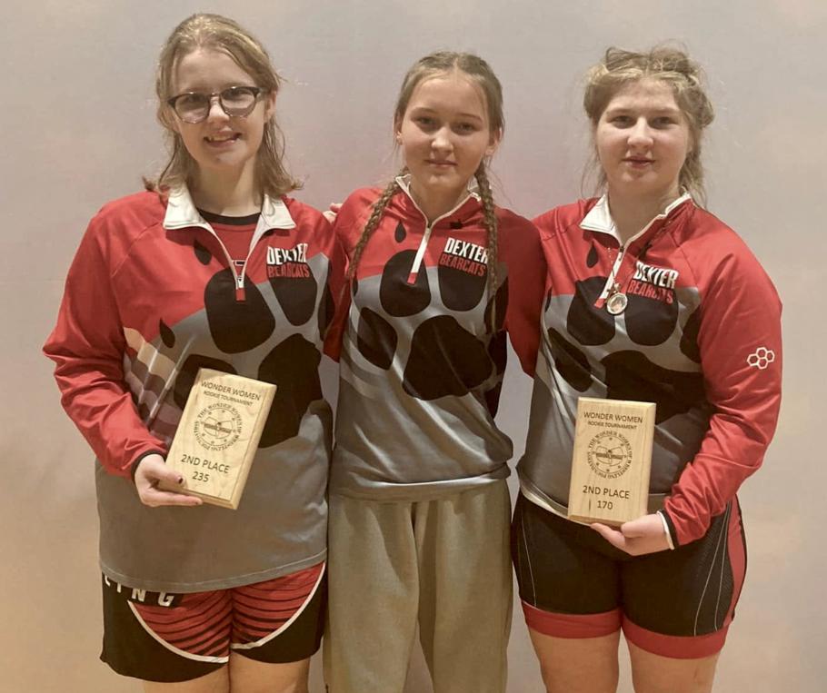 Lady Cat Wrestlers Shine in Wonder Woman Rookie Roundup