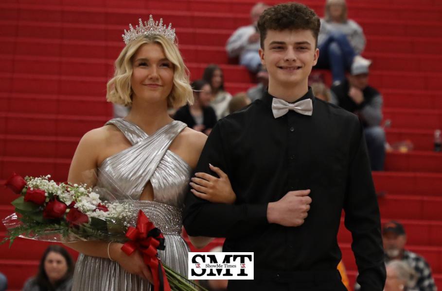 2024 DHS Winter Homecoming Queen Returns to Crown New Queen